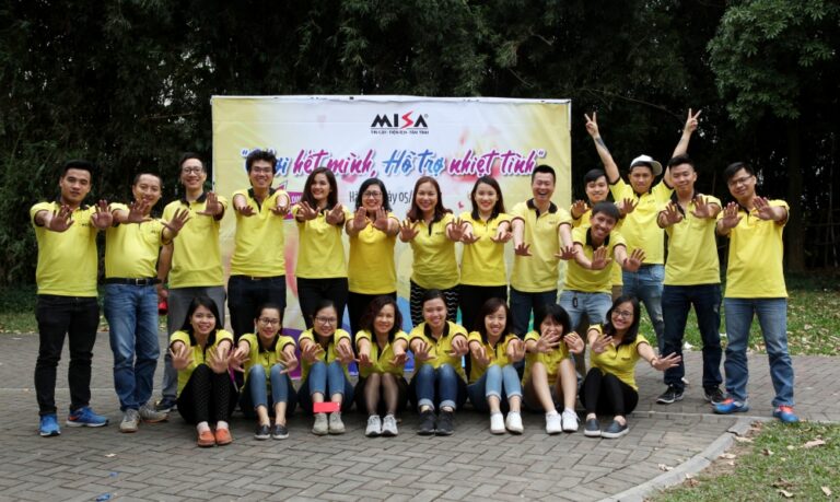 Văn phòng Tổng công ty teambuilding với khẩu hiệu Chơi hết mình, hỗ trợ nhiệt tình