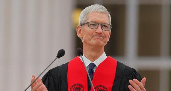 CEO Apple Tim Cook: Tôi không lo máy móc suy nghĩ được như con người, mà chỉ sợ một ngày nào đó chúng ta sẽ biến thành máy móc lúc nào không hay